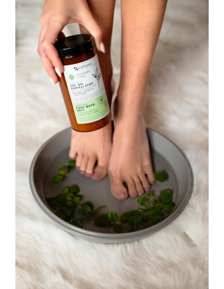 Regenerująca sól do stóp suchych i szorstkich Pharma Care 560g 5907618137898 3