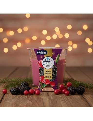 Zimowa świeca zapachowa Glade Winter Berries 112 g 5000204414875 4